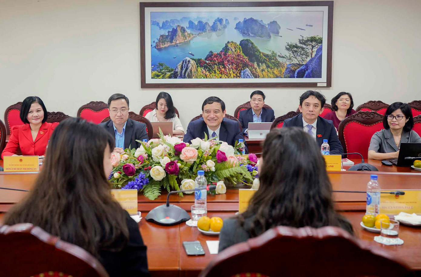 Chủ nhiệm Ủy ban Văn hóa, Giáo dục của Quốc hội Nguyễn Đắc Vinh đã có buổi làm việc với Tập đoàn Netflix Asia Pacific. (Ảnh: QH) Chủ nhiệm Ủy ban Văn hóa, Giáo dục của Quốc hội Nguyễn Đắc Vinh đã có buổi làm việc với Tập đoàn Netflix Asia Pacific. (Ảnh: QH)