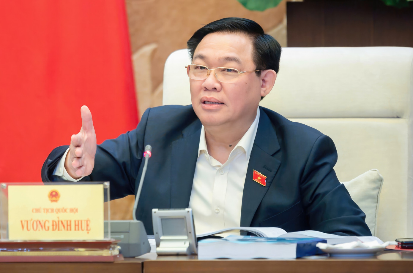 Chủ tịch Quốc hội Vương Đình Huệ chủ trì buổi làm việc (ảnh: QH). Chủ tịch Quốc hội Vương Đình Huệ chủ trì buổi làm việc (ảnh: QH).