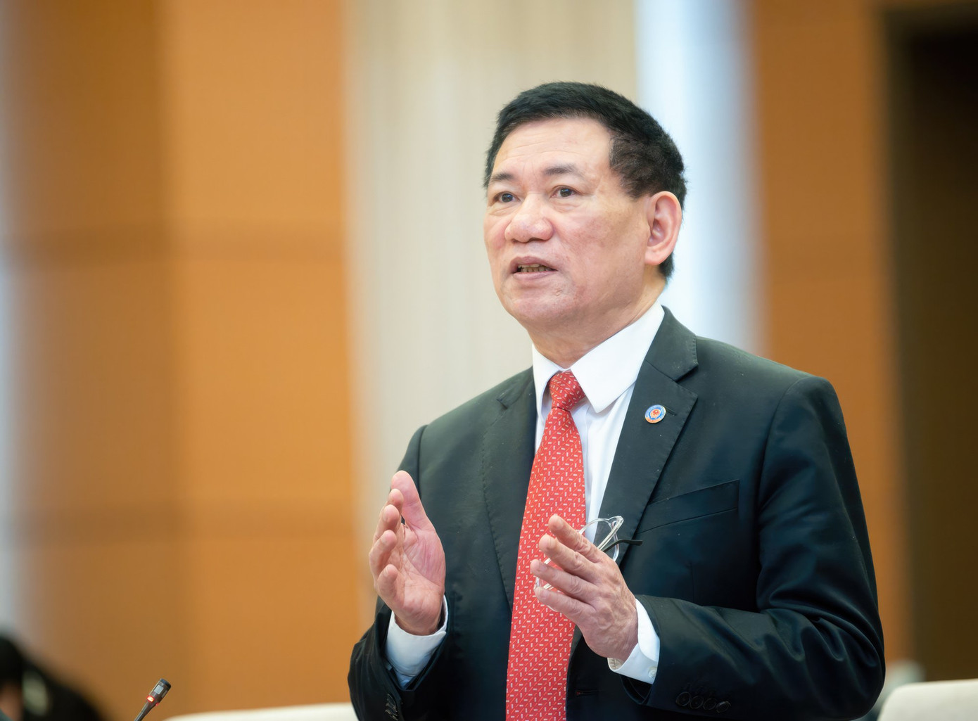 Bộ trưởng Tài chính Hồ Đức Phớc báo cáo tại phiên họp Bộ trưởng Tài chính Hồ Đức Phớc báo cáo tại phiên họp