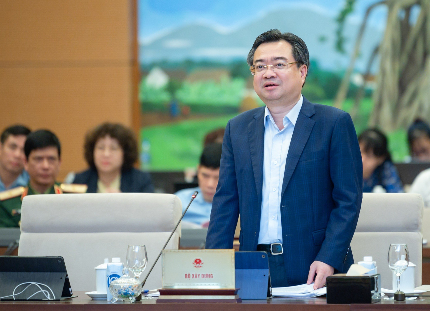 Bộ trưởng Bộ Xây dựng Nguyễn Thanh Nghị tại phiên họp. Bộ trưởng Bộ Xây dựng Nguyễn Thanh Nghị tại phiên họp.