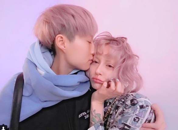 Con gái rơi của Thành Long kết hôn với bạn gái hơn 12 tuổi ảnh 1