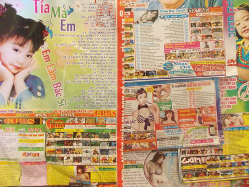 Hình ảnh và nội dung quảng cáo khiêu dâm, dung tục được in kèm trên bìa đĩa lậu các ấn phẩm dành cho thiếu nhi