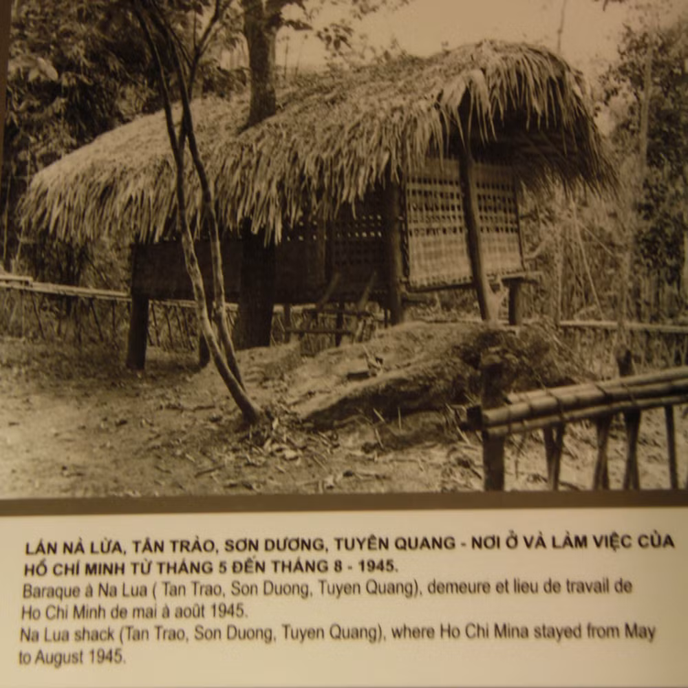 Lán Nà Lừa, Tân Trào, Sơn Dương, Tuyên Quang - Nơi ở và làm việc của Hồ Chí Minh từ tháng 5 đến tháng 8 - 1945.