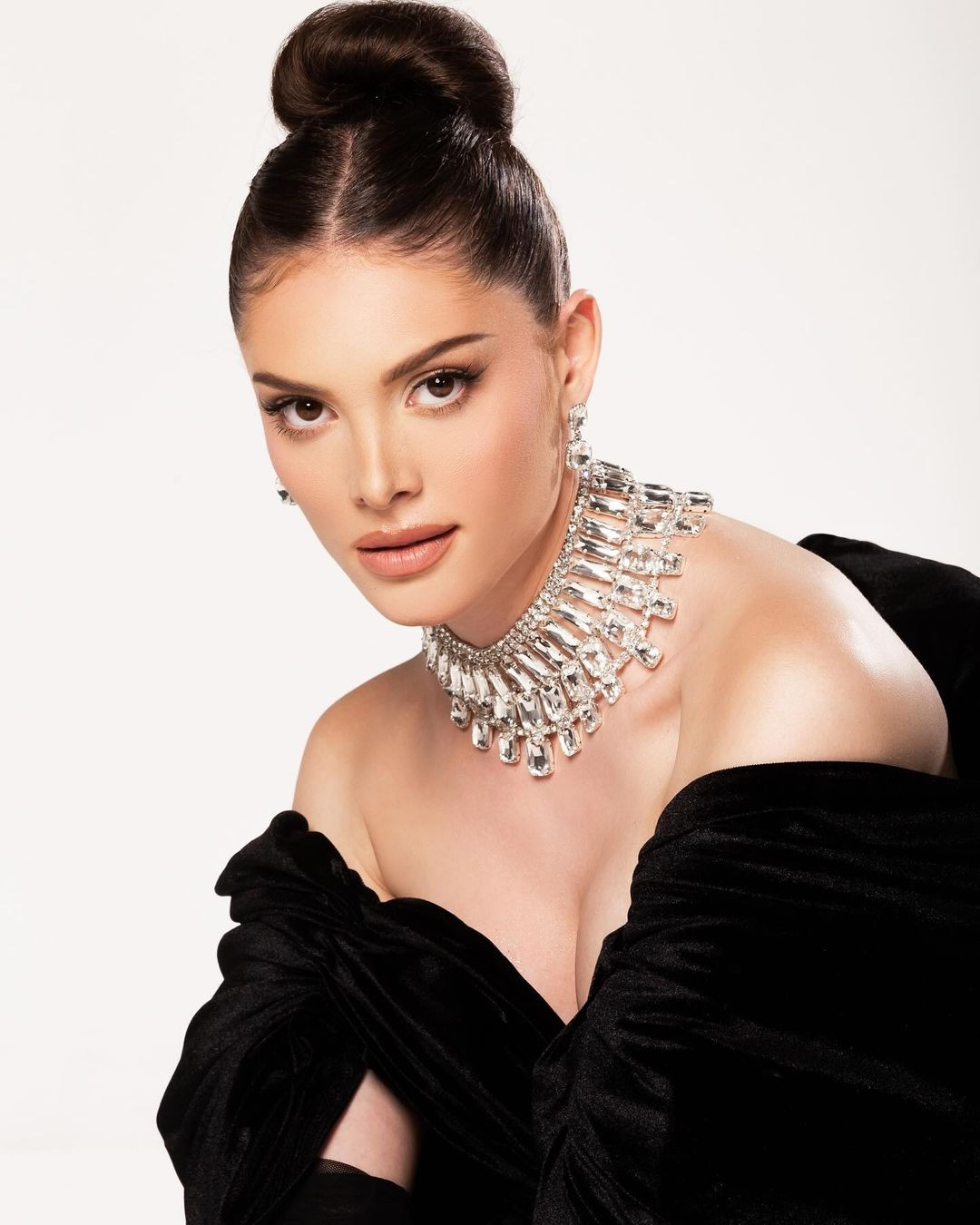 Đứng thứ bảy là đại diện Mexico - Andrea Saenz. Cô năm nay 26 tuổi, cao 1,77 m, là người mẫu và luật sư nổi tiếng ở Mexico. Năm 2018, Andrea đại diện bang Chihuahua tại Hoa hậu Mexico và lọt vào top 10 chung cuộc. Sau đó, Andrea giành quyền đại diện Mexico tại cuộc thi Miss United Continents 2018 tổ chức ở Ecuador và giành chiến thắng.