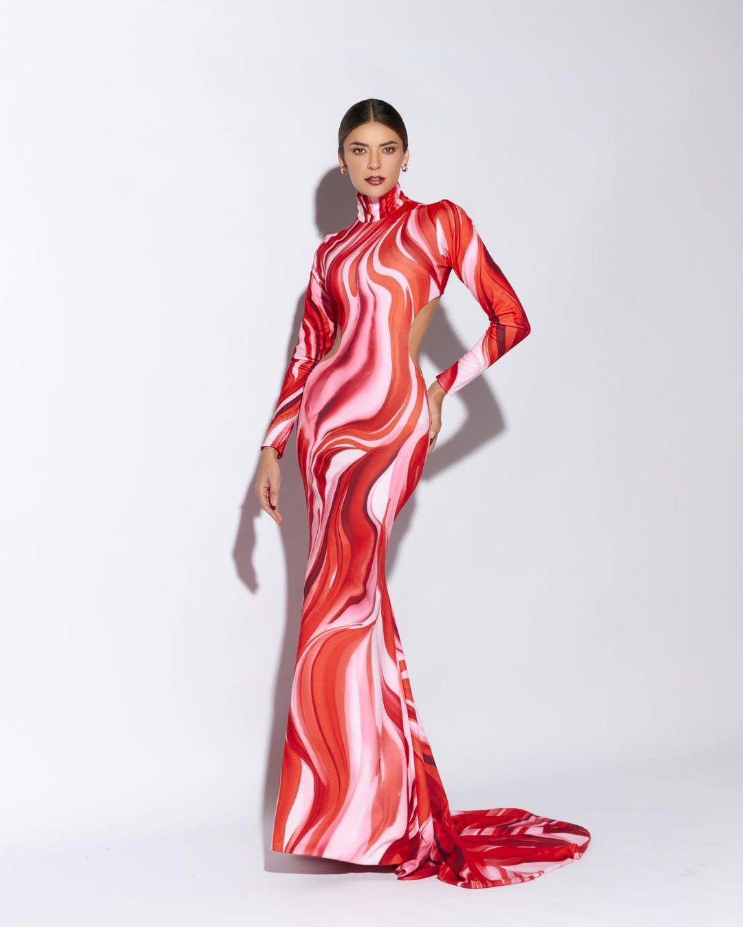 Sáng 10/6 theo giờ Việt Nam đã diễn ra chung kết Hoa hậu Hoàn vũ Peru 2024. Chung cuộc, người đẹp Tatiana Calmell đã đăng quang ngôi vị cao nhất. Cô đại diện Peru tham dự cuộc thi Hoa hậu Hoàn vũ 2024 tổ chức ở Mexico.