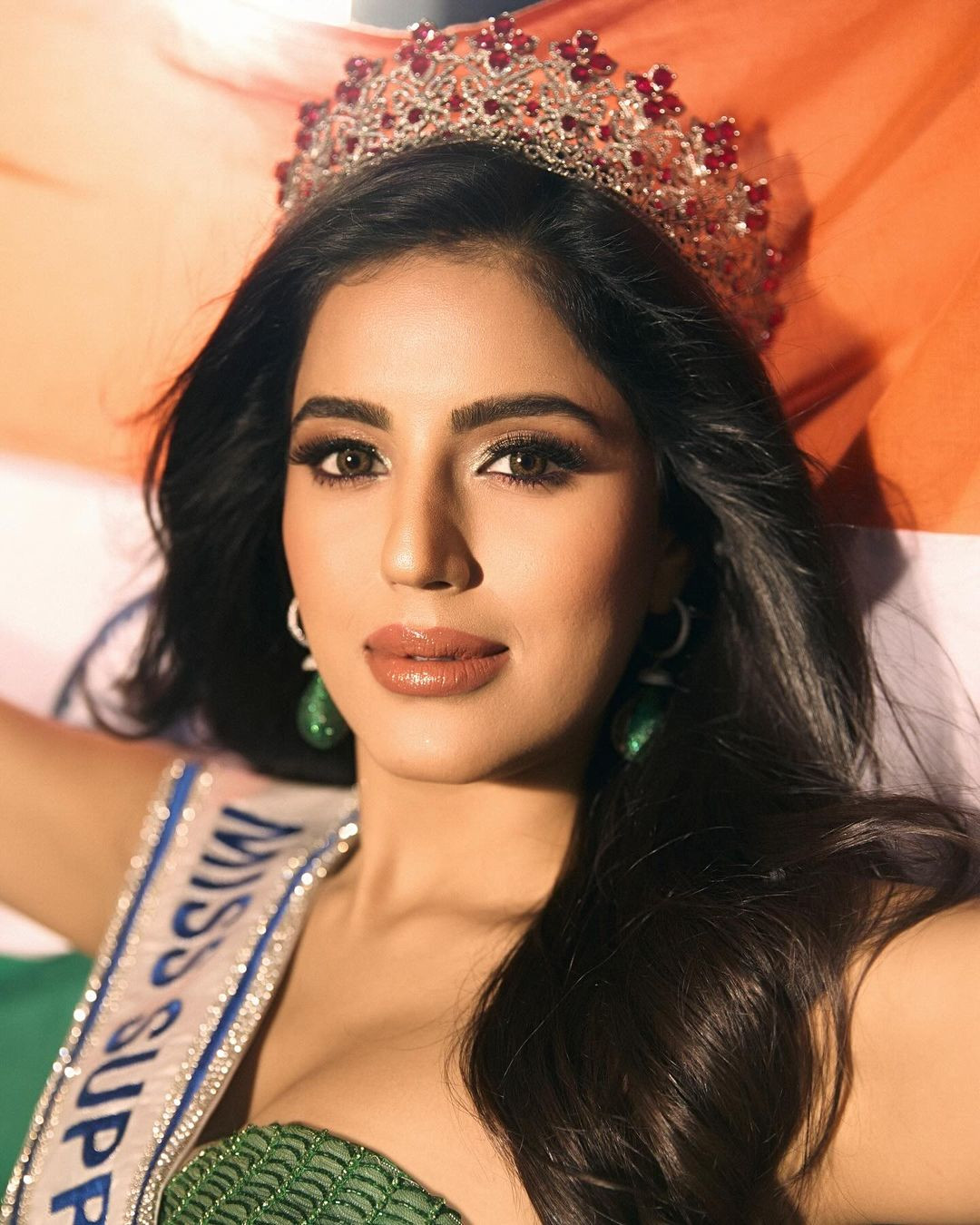 Sonal Kukreja năm nay 26 tuổi, cao 1,75 m, nhan sắc nóng bỏng. Cô từng giành ngôi Á hậu 1 tại cuộc thi Miss Diva India 2021. Sonal Kukreja tốt nghiệp loại xuất sắc ngành Tiếp thị và Quan hệ công chúng tại Đại học bang Pennsylvania, Hoa Kỳ. Sonal Kukreja năm nay 26 tuổi, cao 1,75 m, nhan sắc nóng bỏng. Cô từng giành ngôi Á hậu 1 tại cuộc thi Miss Diva India 2021. Sonal Kukreja tốt nghiệp loại xuất sắc ngành Tiếp thị và Quan hệ công chúng tại Đại học bang Pennsylvania, Hoa Kỳ.