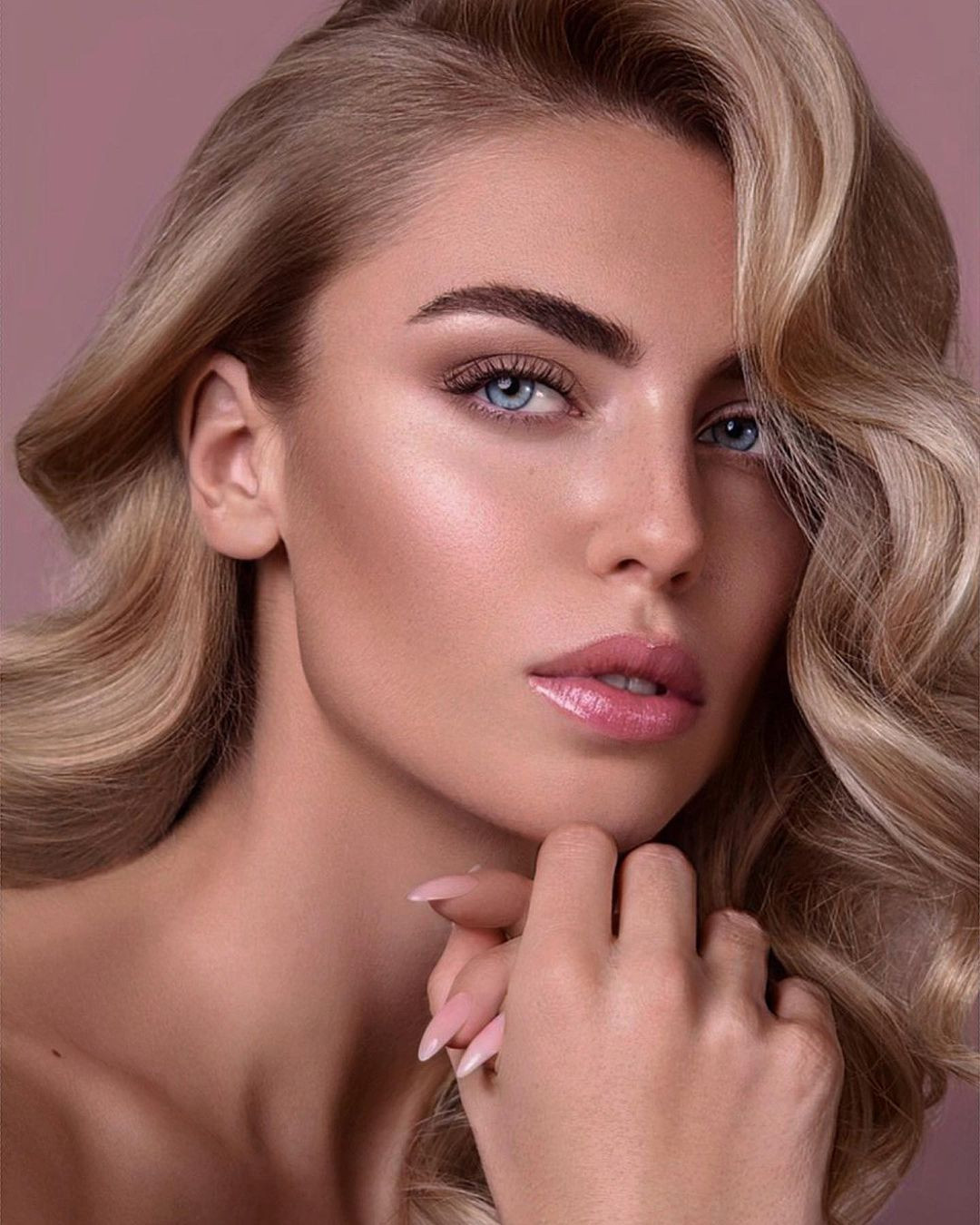 Người đẹp chia sẻ ước mơ của cô là theo đuổi sự nghiệp dẫn chương trình truyền hình để quảng bá vẻ đẹp và văn hóa của Italia. "Hãy làm những gì bạn yêu thích và bạn sẽ không bao giờ phải làm việc một ngày nào trong đời", cô nói.