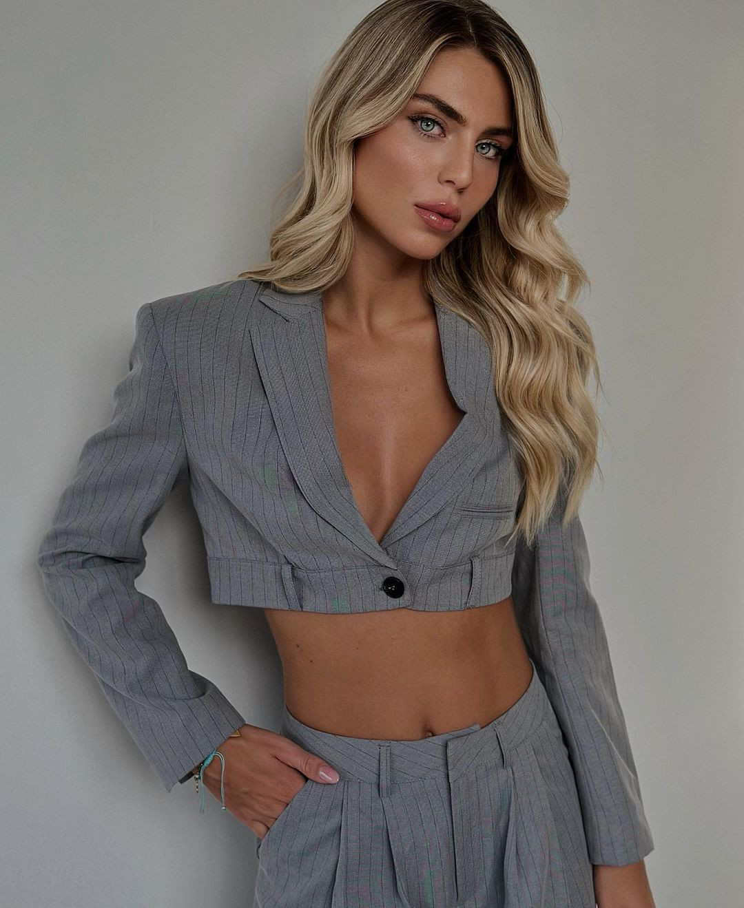 Lucrezia yêu thích du lịch, đã đi qua nhiều quốc gia và từng sống ở nước ngoài để làm việc. Người đẹp cho biết công việc giúp cô có thể kết hợp kinh doanh với niềm vui sống.