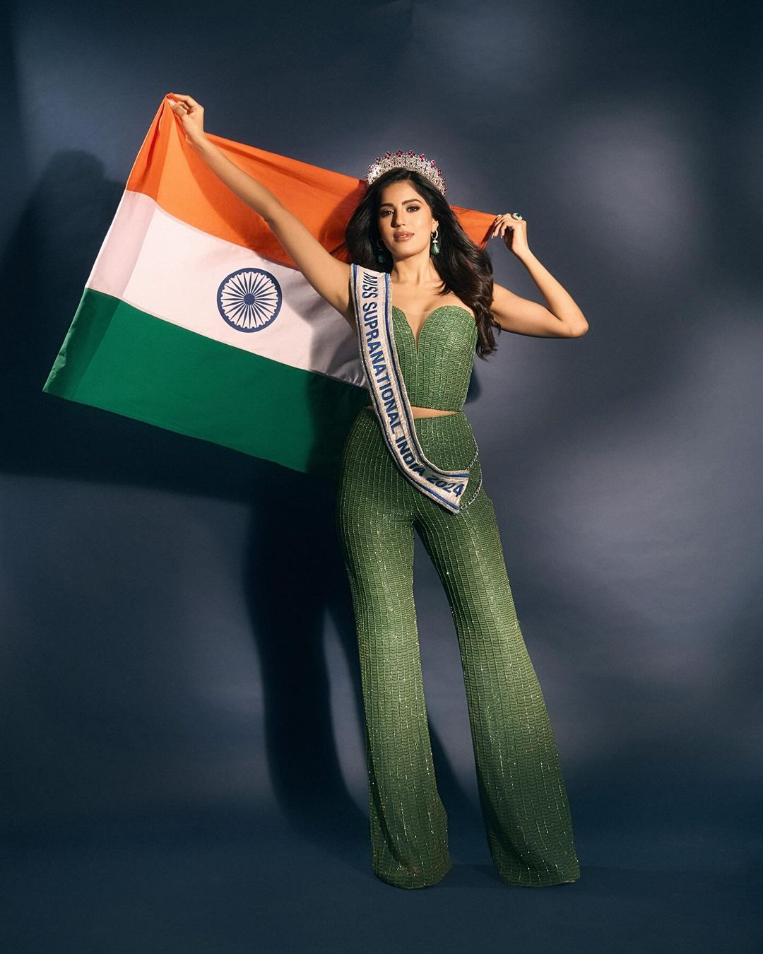 Sonal Kukreja năm nay 26 tuổi, cao 1,75 m, nhan sắc nóng bỏng. Cô từng giành ngôi Á hậu 1 tại cuộc thi Miss Diva India 2021. Sonal Kukreja tốt nghiệp loại xuất sắc ngành Tiếp thị và Quan hệ công chúng tại Đại học bang Pennsylvania, Hoa Kỳ. Sonal Kukreja năm nay 26 tuổi, cao 1,75 m, nhan sắc nóng bỏng. Cô từng giành ngôi Á hậu 1 tại cuộc thi Miss Diva India 2021. Sonal Kukreja tốt nghiệp loại xuất sắc ngành Tiếp thị và Quan hệ công chúng tại Đại học bang Pennsylvania, Hoa Kỳ.