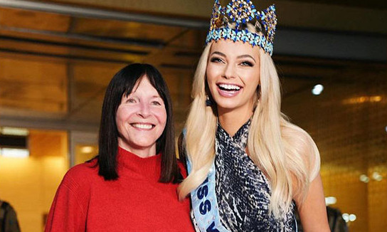 Bà Julia Morley - chủ tịch Miss World và các Hoa hậu Thế giới qua từng thời kỳ. Bà Julia Morley - chủ tịch Miss World và các Hoa hậu Thế giới qua từng thời kỳ.