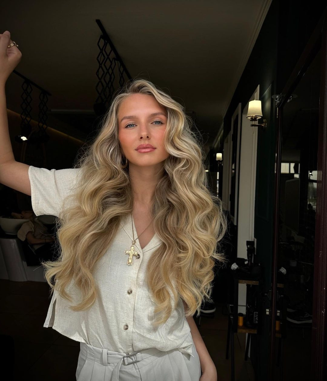 Việc Rumina Ivezaj được trao quyền đại diện Montenegro ở Hoa hậu Hoàn vũ 2024 đang gây tranh cãi trái chiều trên các diễn đàn sắc đẹp vì cô được cho là có rất ít mối liên hệ với Montenegro.