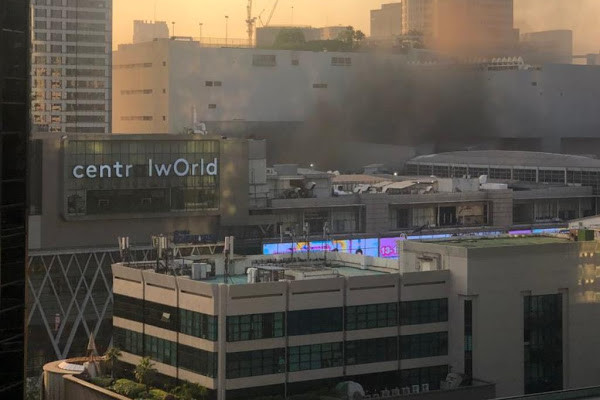 Ba người chết, 8 người bị thương trong vụ hỏa hoạn tại trung tâm Bangkok ảnh 1