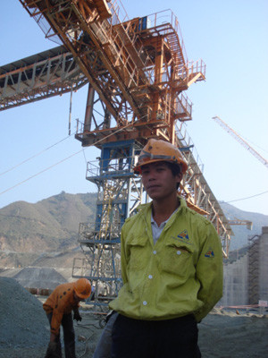 Đã bốn năm qua anh Hoàng Xuân Hương đón Tết tại công trường