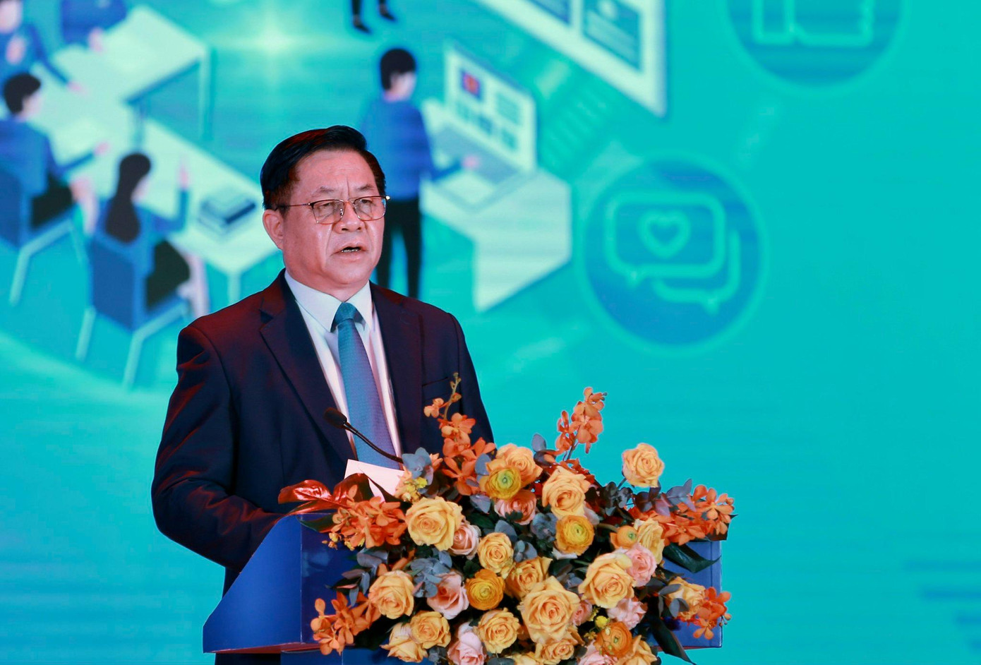 Ông Nguyễn Trọng Nghĩa, Bí thư T.Ư Đảng, Trưởng Ban Tuyên giáo T.Ư phát biểu tại Liên hoan. Ảnh: Bảo Anh