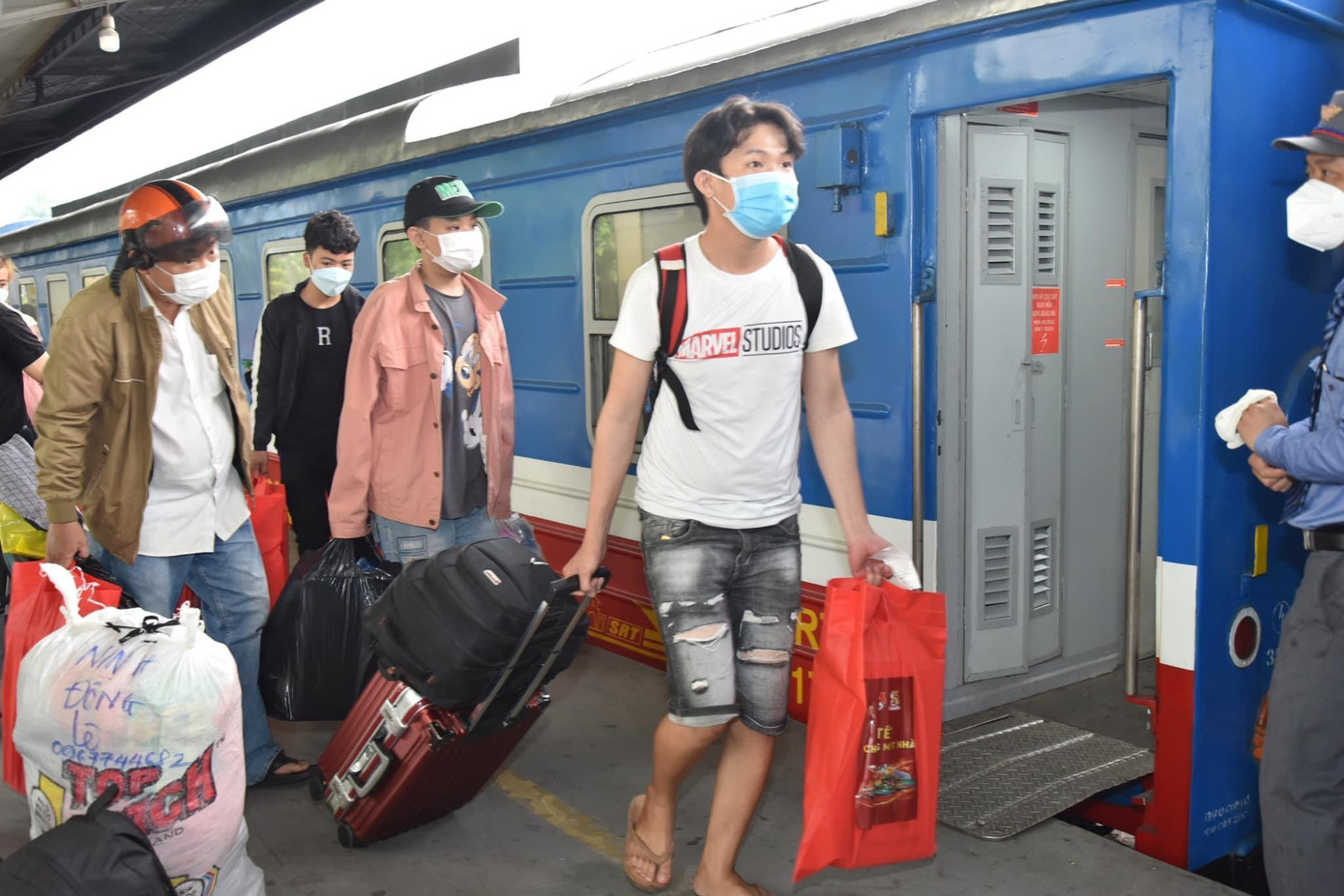 Niềm vui lên đường về quê đón tết cùng gia đình Niềm vui lên đường về quê đón tết cùng gia đình