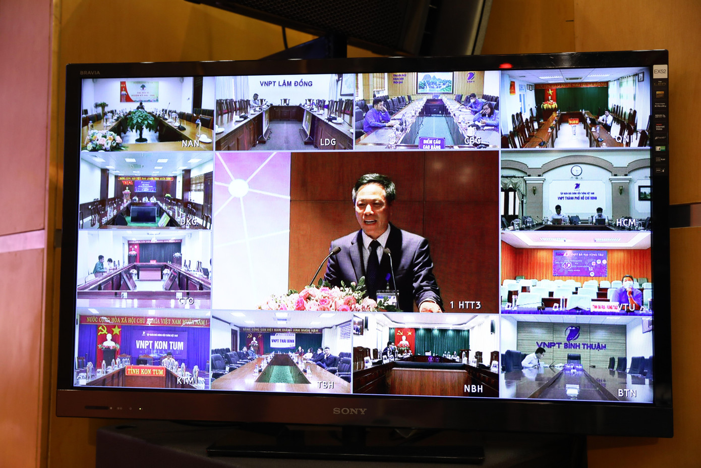 Hội nghị tổ chức bằng hình thức trực tiếp kết hợp trực tuyến