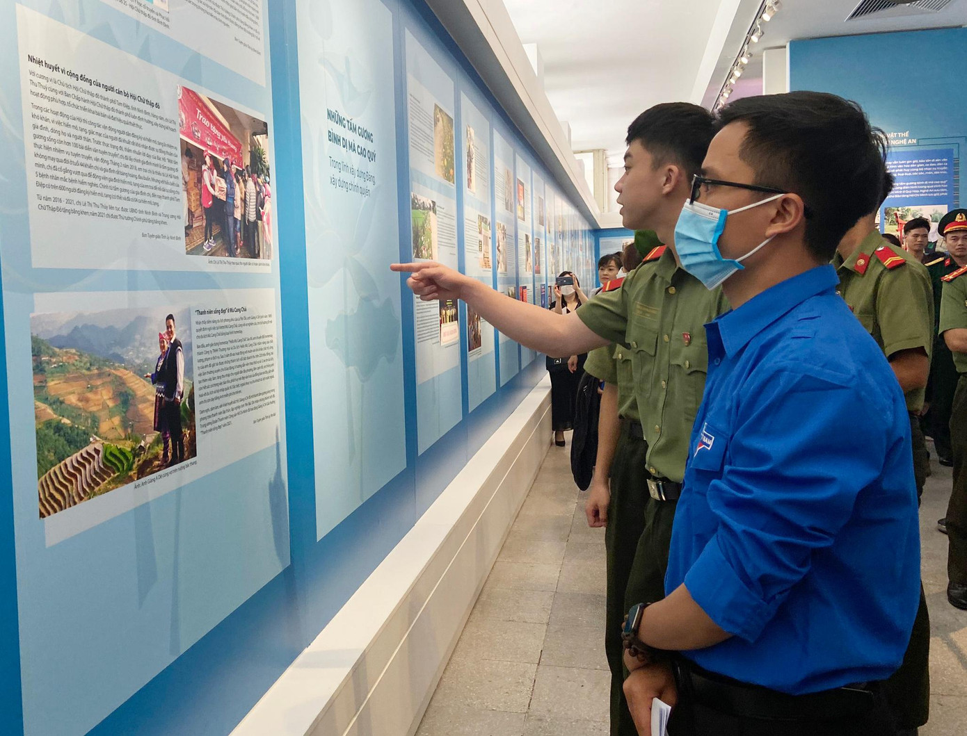 Triển lãm thu hút nhiều bạn trẻ, sinh viên tới tham quan