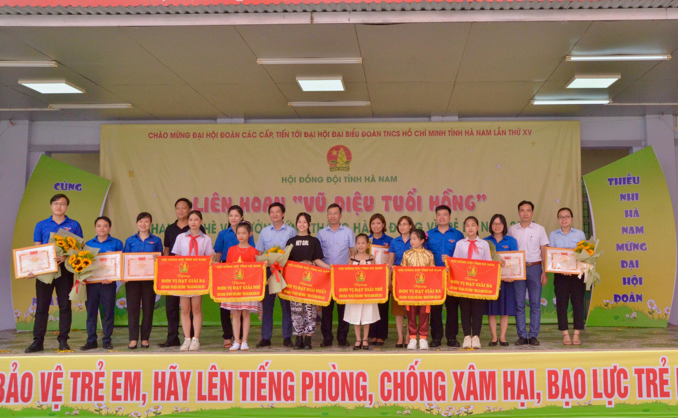 Trao giải cuộc thi “Vũ điệu tuổi hồng”