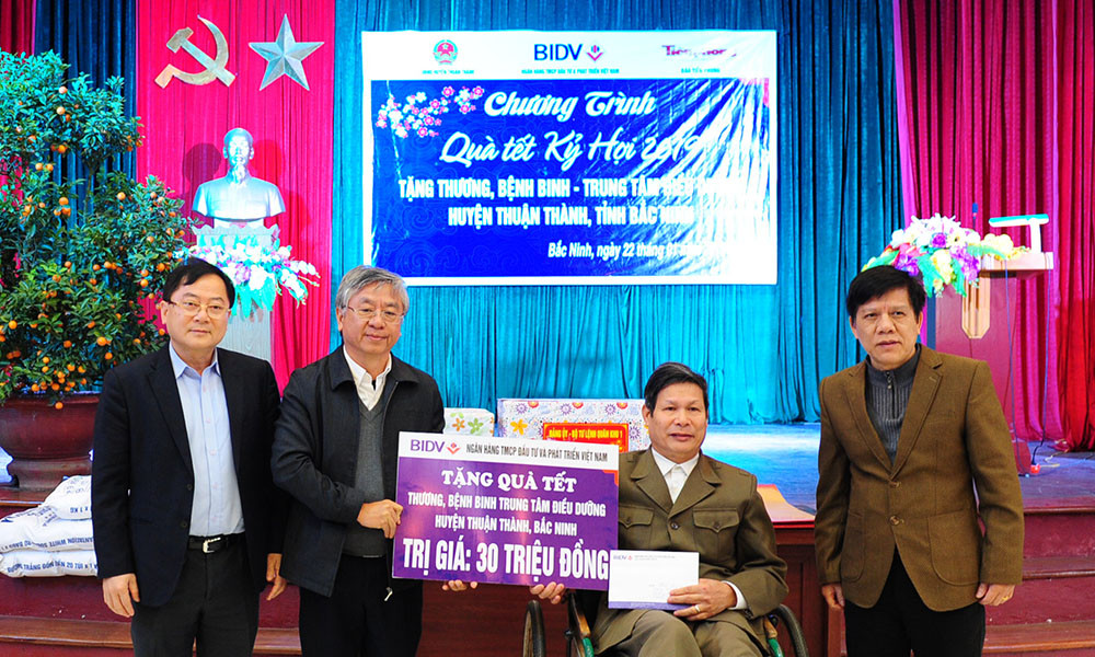 T.Ư Đoàn thăm, tặng quà Tết thanh thiếu nhi Ninh Thuận ảnh 3 T.Ư Đoàn thăm, tặng quà Tết thanh thiếu nhi Ninh Thuận ảnh 3