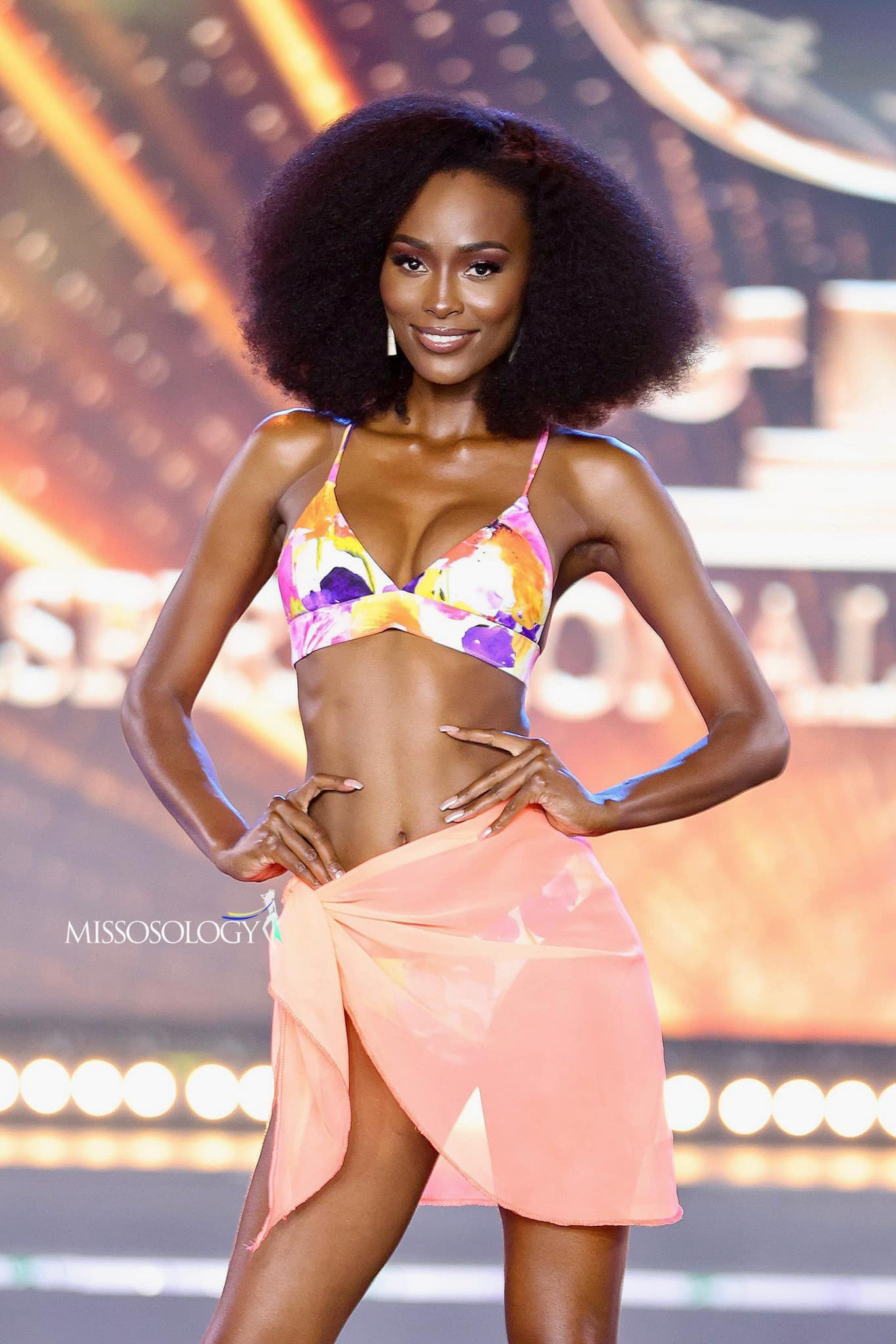 Sakhile Dube (đến từ Zimbabwe) từng được Missosology dự đoán giành danh hiệu Á hậu 2 Hoa hậu Siêu quốc gia 2023. Chuyên trang sắc đẹp quốc tế này nhận xét đại diện Zimbabwe là "ứng cử viên hàng đầu đến từ châu Phi". Sakhile Dube gây chú ý bởi vẻ đẹp khỏe khoắn, thân hình quyến rũ. Cô cũng là đại diện giành chiến thắng của khu vực châu Phi trong phần thi phụ - Siêu mẫu.