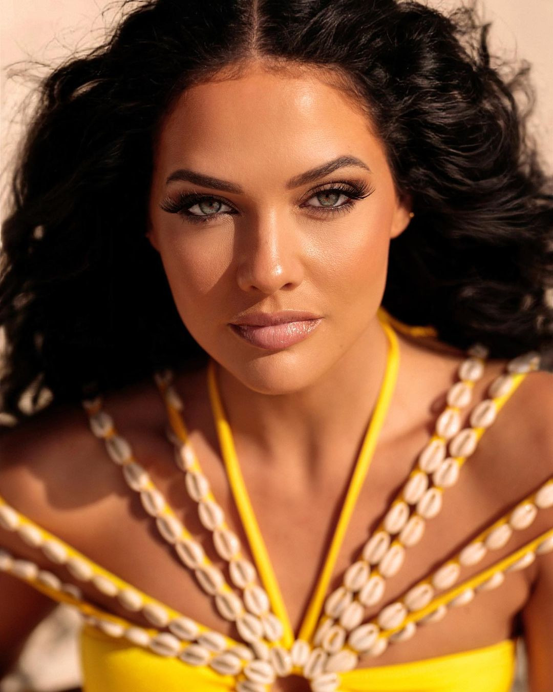 Cuộc thi Hoa hậu Nam Phi 2023 được tổ chức theo dạng chương trình truyền hình thực tế, có tên Crown Chasers. Trong tập 2 mới phát sóng, top 10 người đẹp đến Mauritius trong 7 ngày. Các thử thách tập trung vào khả năng tạo dựng vlog của họ. Đồng thời, các người đẹp tham gia thử thách team building và chụp hình áo tắm. Thí sinh giành chiến thắng trong tập này chính là Natasha Joubert - Á hậu 2 cuộc thi Hoa hậu Hoàn vũ Nam Phi 2020.