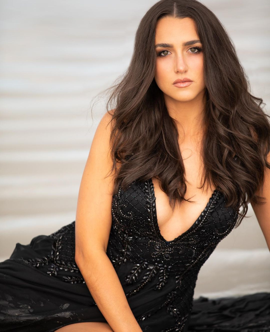 Mikaela-Rose Fowler là người mẫu thời trang ở quê nhà, từng trình diễn tại Tuần lễ thời trang Melbourne. Ngoài ra, người đẹp đảm nhận vai trò đại sứ thương hiệu, khách mời đại diện của nhiều sự kiện thương mại, quảng cáo…