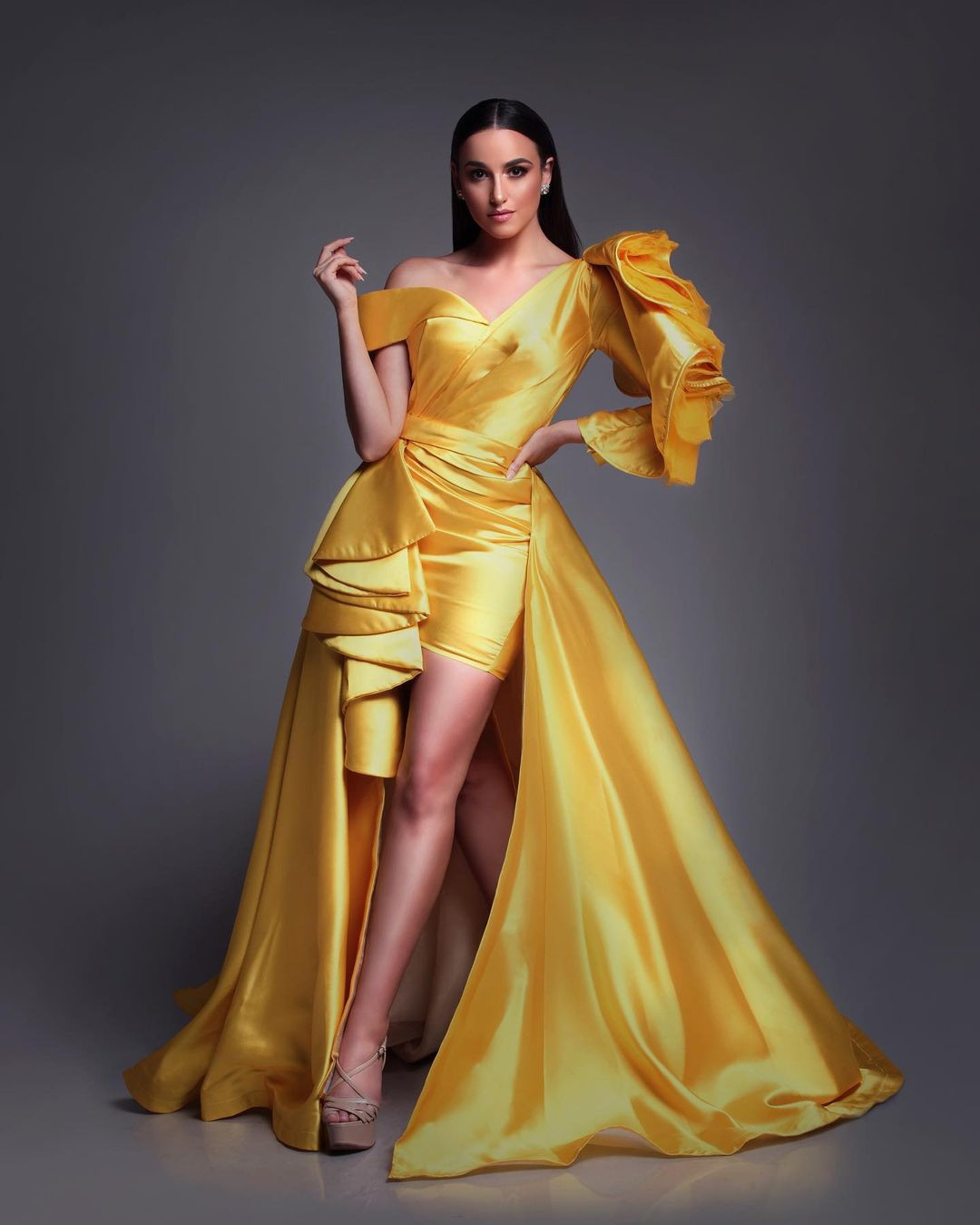 Ngoài giải thưởng cao nhất, người đẹp còn thắng hàng loạt giải thưởng phụ như Best Interview, Best Swimwear, Best Evening Gown.