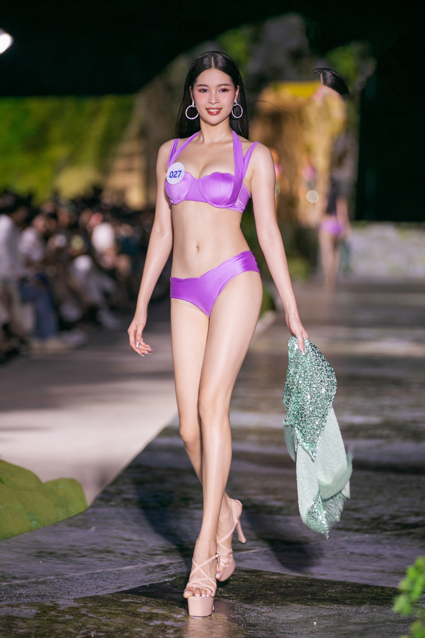 Dàn người đẹp tự tin sải bước, khoe vẻ quyến rũ của hình thể sau khoảng thời gian chăm chỉ tập luyện catwalk cùng các chuyên gia.