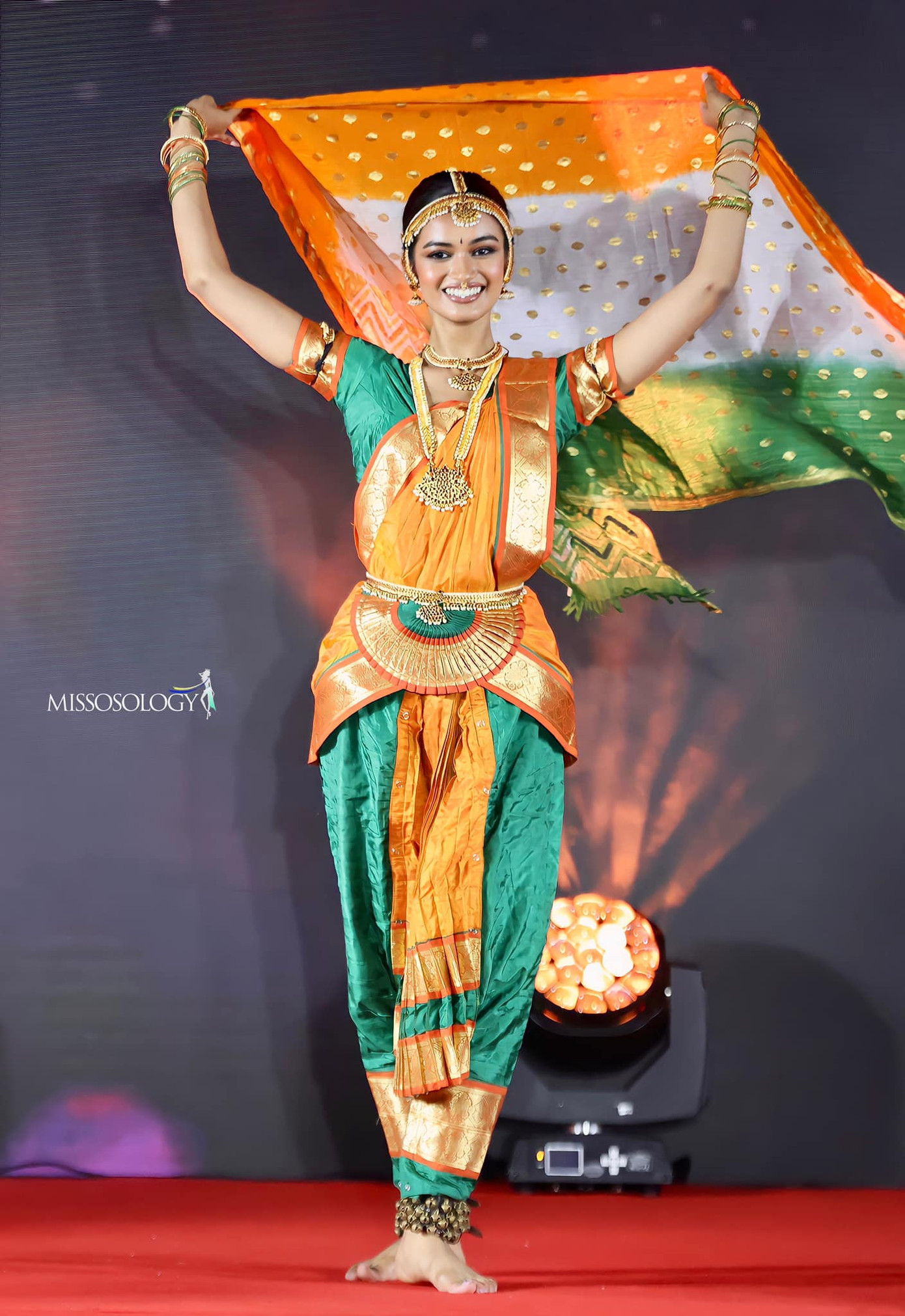 Đại diện Ấn Độ gây chú ý với tiết mục múa truyền thống. Cô là thí sinh được đánh giá cao ở khu vực châu Á.