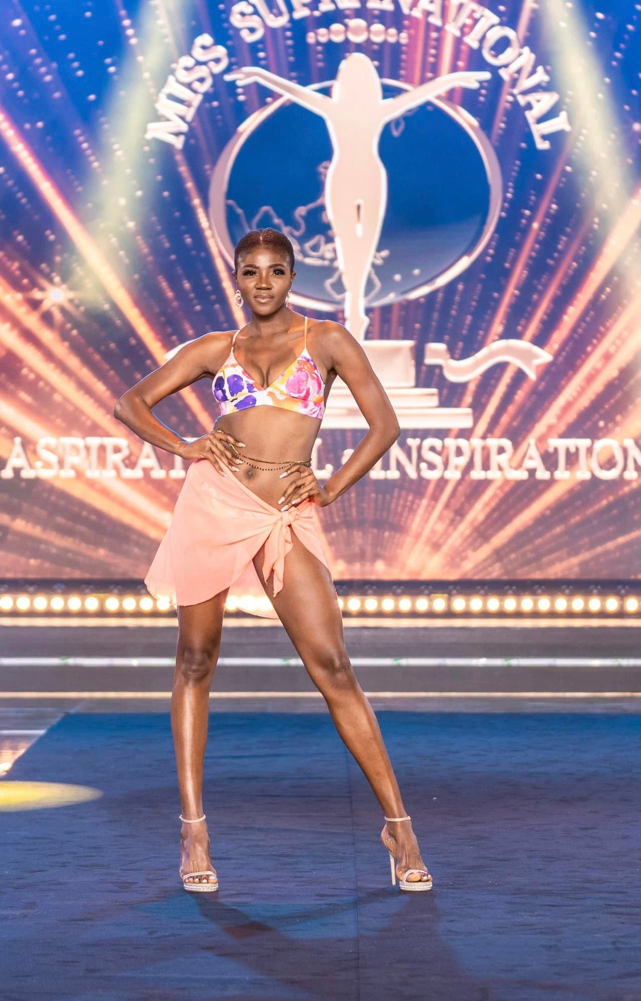 Việc ban tổ chức không cho thí sinh tháo khăn để trình diễn khiến khán giả thất vọng. Nhiều khán giả đã chờ đợi thí sinh giàu kinh nghiệm có màn tạo dáng ấn tượng với khăn choàng.