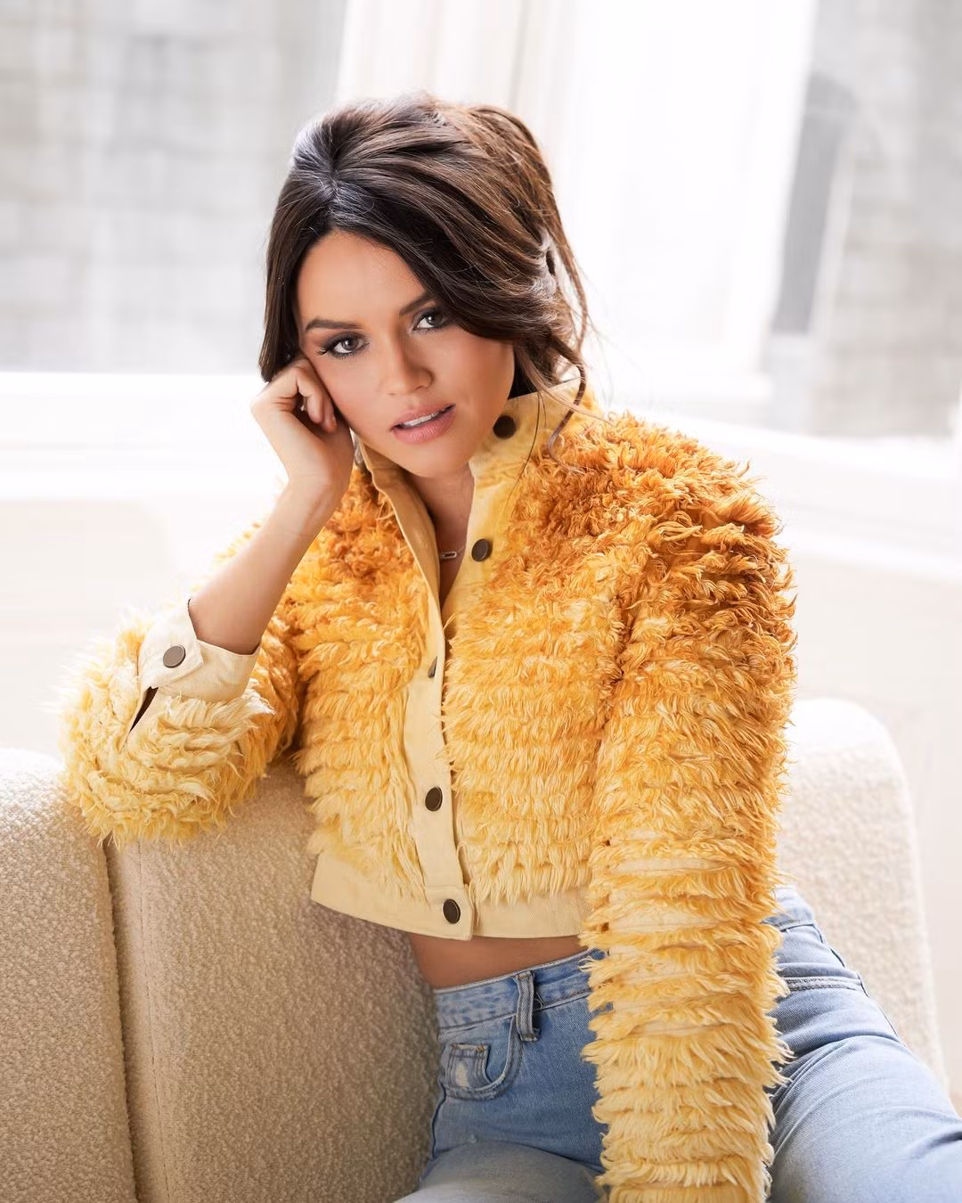 Sau khi đăng quang, Diane Leyre trở thành người nổi tiếng được săn đón vì ở Pháp danh hiệu Hoa hậu Pháp được coi trọng. Cô được mời tham dự nhiều sự kiện.