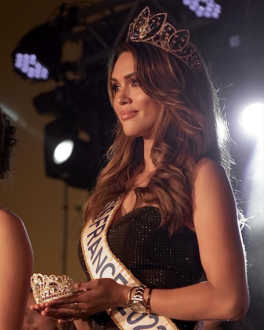 Ngày 10/7, người đẹp Diane Leyre - Hoa hậu Pháp 2022 đăng tải trên trang cá nhân về việc trở thành đại diện của Pháp tại cuộc thi Hoa hậu Hoàn vũ 2023 tổ chức ở El Salvador vào cuối năm nay.