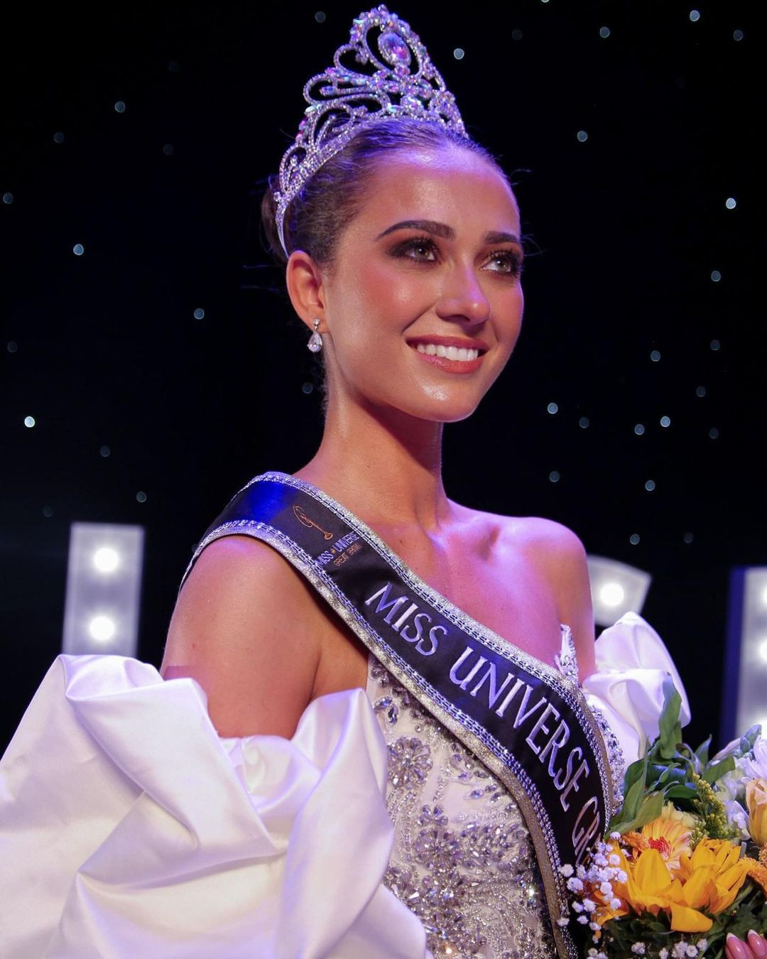 Tối 8/7, đêm chung kết Hoa hậu Hoàn vũ Anh 2023 đã diễn ra với sự lên ngôi của người đẹp Jessica Page. Cô đại diện nước Anh tham dự cuộc thi Hoa hậu Hoàn vũ 2023 tổ chức ở El Salvador vào cuối năm nay.