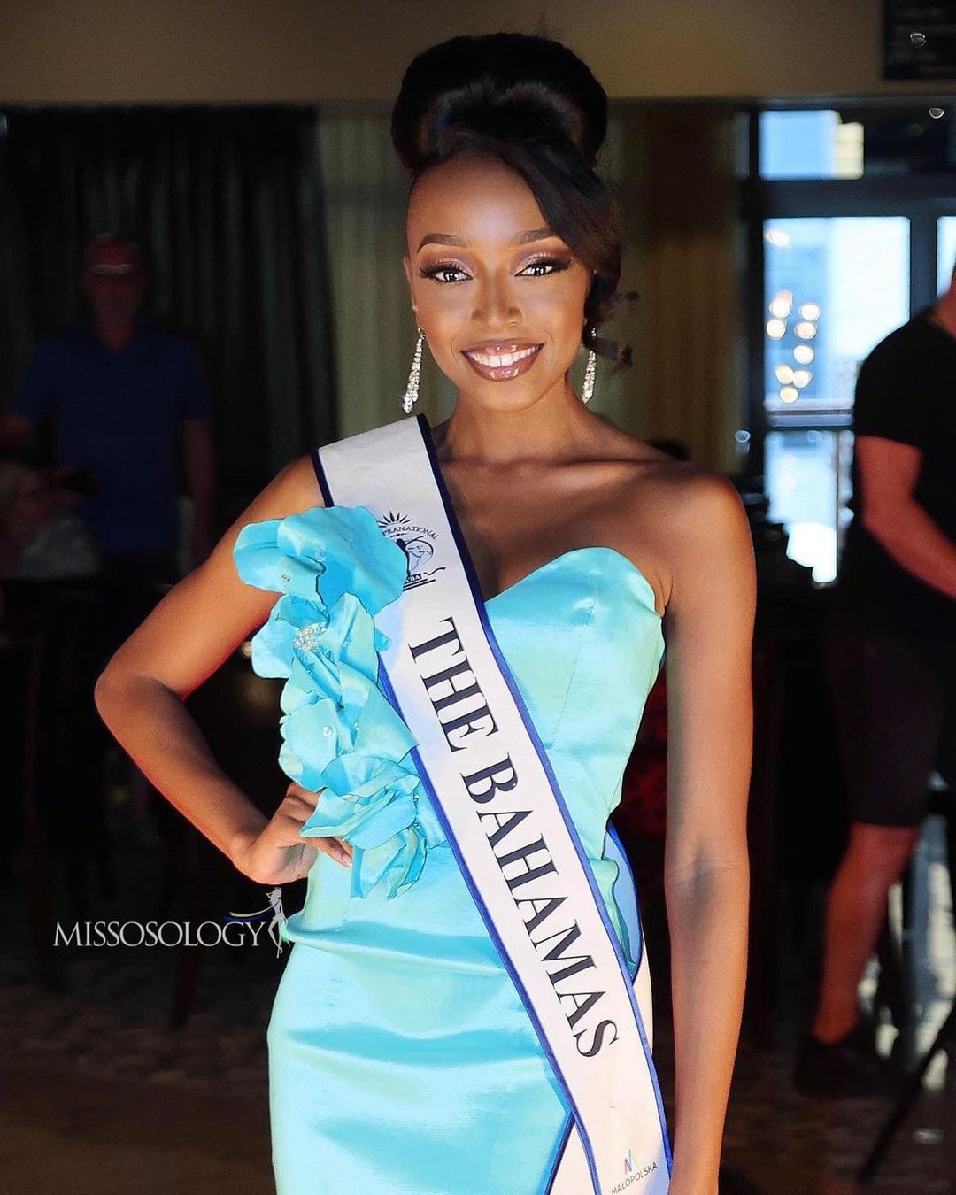 Đại diện giành chiến thắng của khu vực Caribe là người đẹp Bahamas - Malique Maranda. Người đẹp năm nay 22 tuổi, là một chuyên viên tài chính, từng đăng quang danh hiệu Miss Teenager Bahamas Universe 2017. Malique Maranda cũng tích cực hoạt động xã hội, cô quan tâm tới vấn đề sức khoẻ tinh thần.