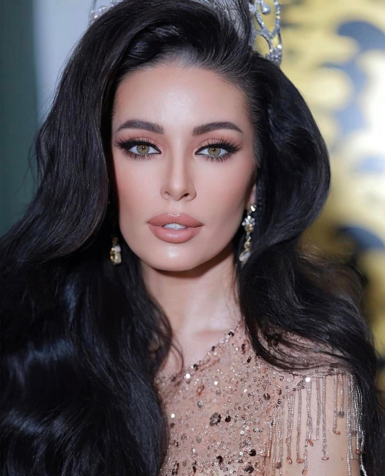 Người đẹp Latvia - Alisa Miskovska được đôn lên thay thế vị trí của Nguyễn Thị Thảo.