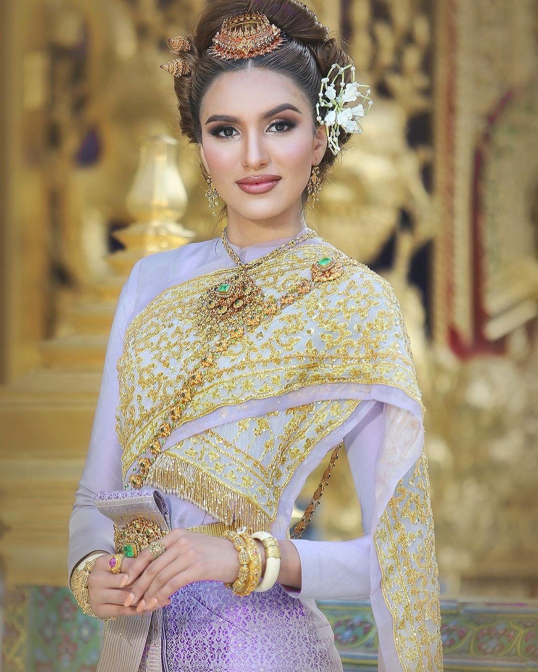 Năm 2019, cô từng thi Miss Earth Ecuador, vào top 4. Năm 2021, cô đại diện Ecuador tham dự Hoa hậu Hòa bình Quốc tế và giành ngôi Á hậu 1. Năm đó, người chiến thắng là đại diện Việt Nam - Nguyễn Thúc Thùy Tiên.