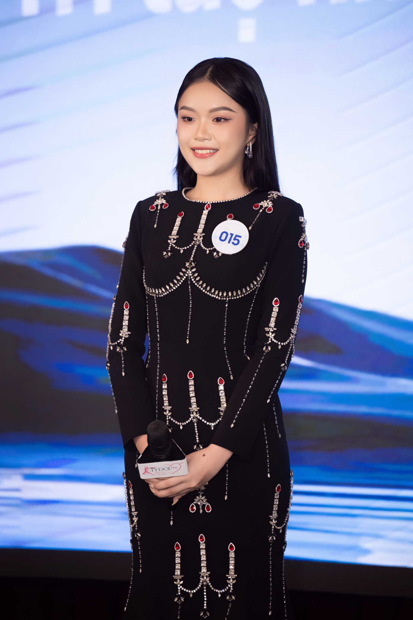 4 thí sinh nhận được hashtag từ ban giám khảo và có một phút để trình bày quan điểm của mình. 3 thí sinh còn lại có 30 giây để đồng ý hoặc phản biện - đặt câu hỏi. Trong trường hợp phản biện, người thi chính sẽ tiếp tục có 30 giây để trả lời.