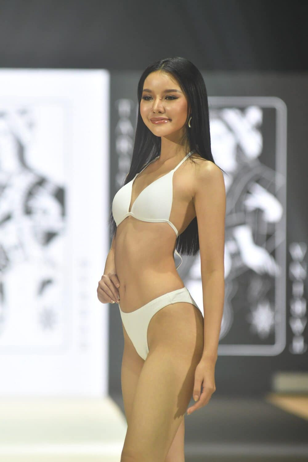 Năm 2022, đại diện Thái Lan tại Hoa hậu Hoàn vũ là người đẹp Anna Sueangam-iam nhưng cô không giành được thành tích. Trước đó, đại diện Thái Lan tại Hoa hậu Hoàn vũ 2021 là người đẹp Anchilee Scott-Kemmis cũng phải ra về trắng tay.