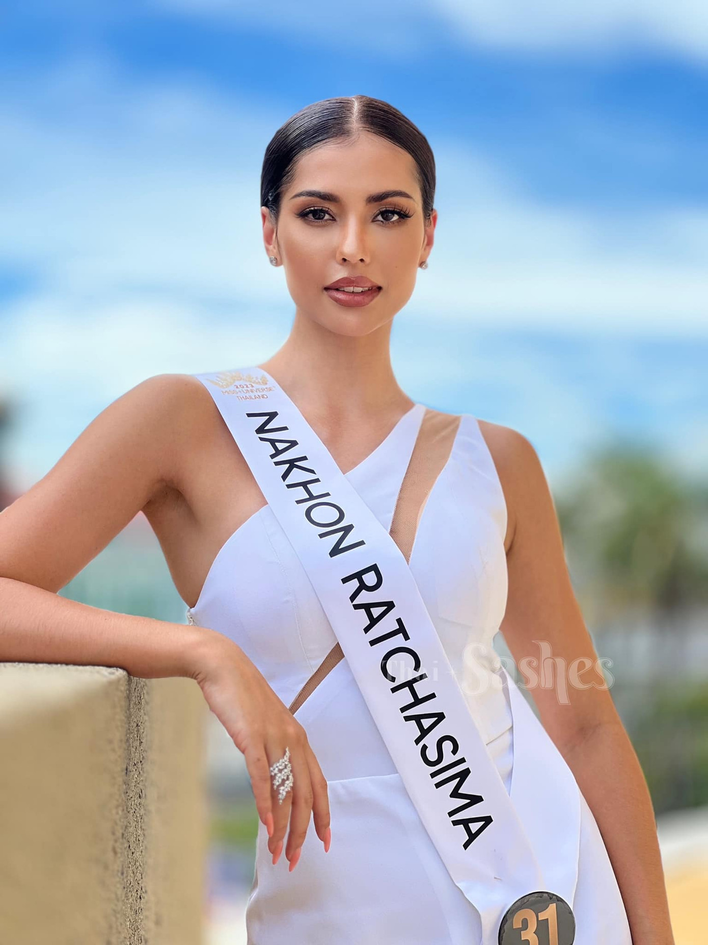 Hoa hậu Siêu quốc gia 2019 Anntonia Porsild đại diện cho tỉnh Nakhon Ratchasima. Cô gây xôn xao khi quyết định từ bỏ danh hiệu Hoa hậu Siêu quốc gia để tìm kiếm tấm vé đại diện cho Thái Lan tham dự Hoa hậu Hoàn vũ 2023. Anntonia Porsild được xem là ứng viên nặng ký khiến các đối thủ phải dè chừng. Anntonia Porsild sinh năm 1997, mang hai dòng máu Đan Mạch - Thái Lan với chiều cao 1,73 m và thân hình nóng bỏng.