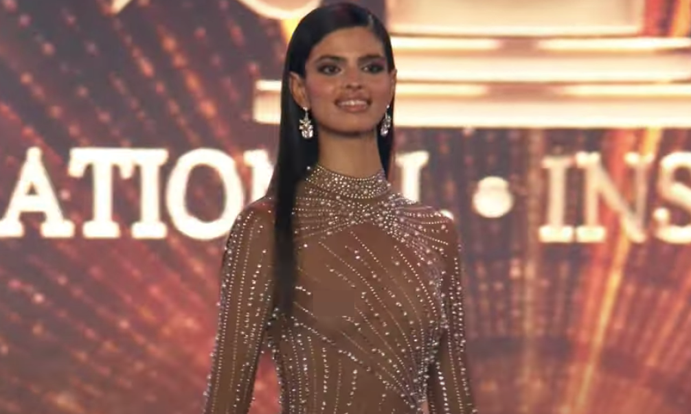 Người đẹp Guatemala - Naida Estubier lộ vòng 1 vì mặc váy xuyên thấu. Người đẹp Guatemala - Naida Estubier lộ vòng 1 vì mặc váy xuyên thấu.