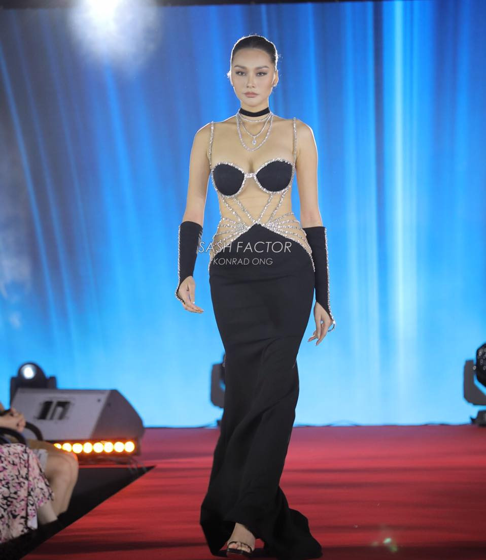 Tối 9/7 đã diễn ra phần thi Supra Model Of The Year nằm trong khuôn khổ cuộc thi Miss Supranational 2023 - Hoa hậu Siêu Quốc Gia 2023 tại Ba Lan. Đây là phần thi được nhiều fan sắc đẹp mong chờ. Chung cuộc, ban tổ chức đã chọn ra top 10 và người đẹp giành chiến thắng của từng châu lục. Người đẹp Thái Lan - First Wang là đại diện giành chiến thắng của khu vực châu Á. Cô trình diễn bộ váy dạ hội có thiết kế khoe vòng 1.