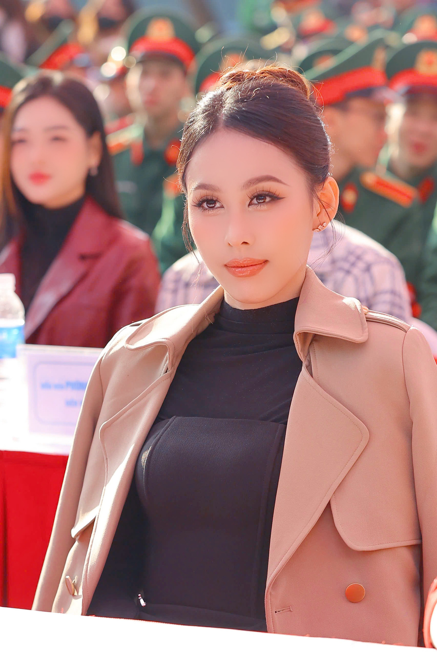 Á hậu Ngọc Hằng diện trang phục thanh lịch khi dự lễ phát động. Cô đã đồng hành cùng Chủ Nhật Đỏ hai lần sau khi giành ngôi á hậu 2 Hoa hậu Việt Nam 2022.