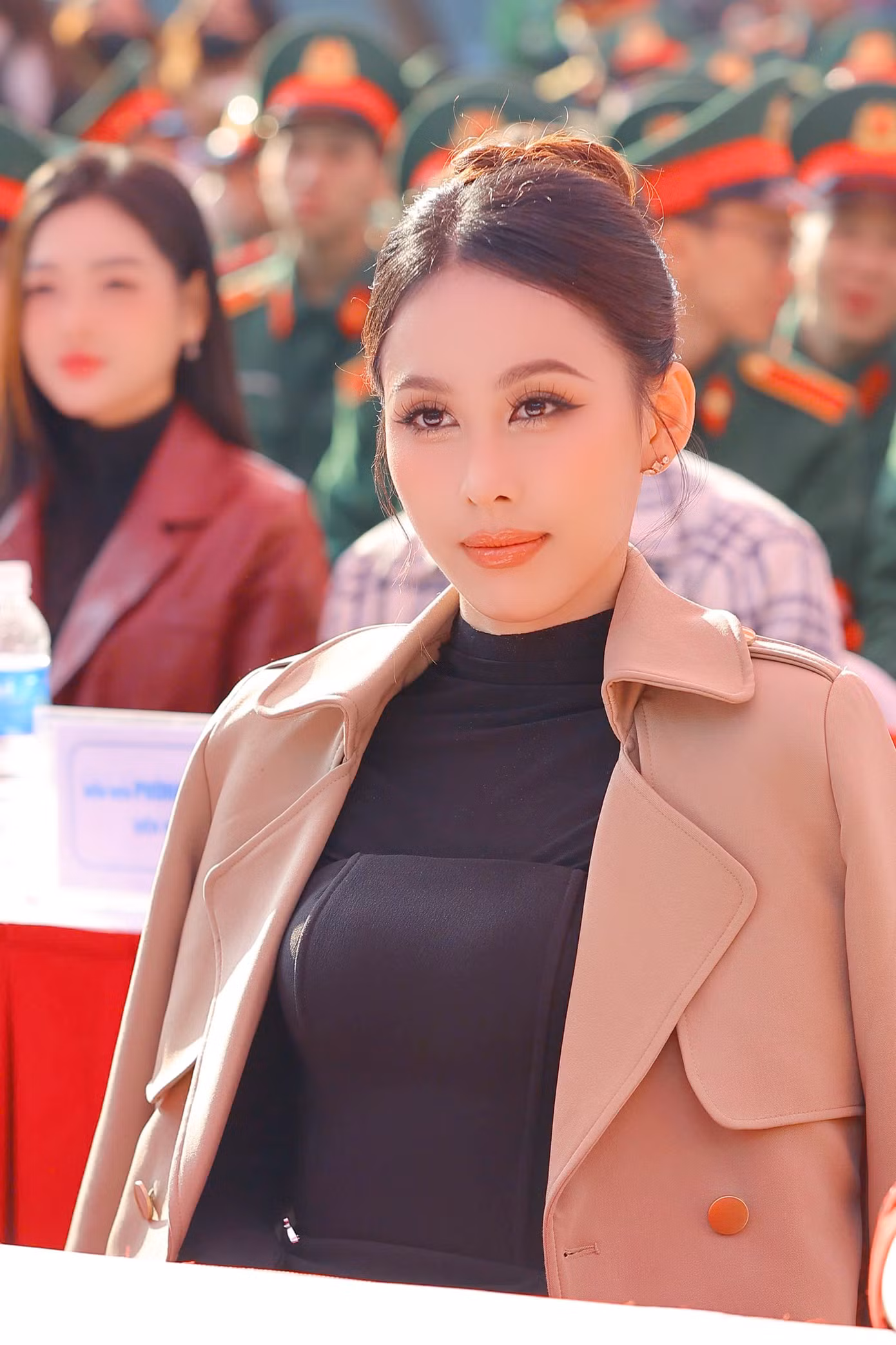 Á hậu Ngọc Hằng diện trang phục thanh lịch khi dự lễ phát động. Cô đã đồng hành cùng Chủ Nhật Đỏ hai lần sau khi giành ngôi á hậu 2 Hoa hậu Việt Nam 2022.