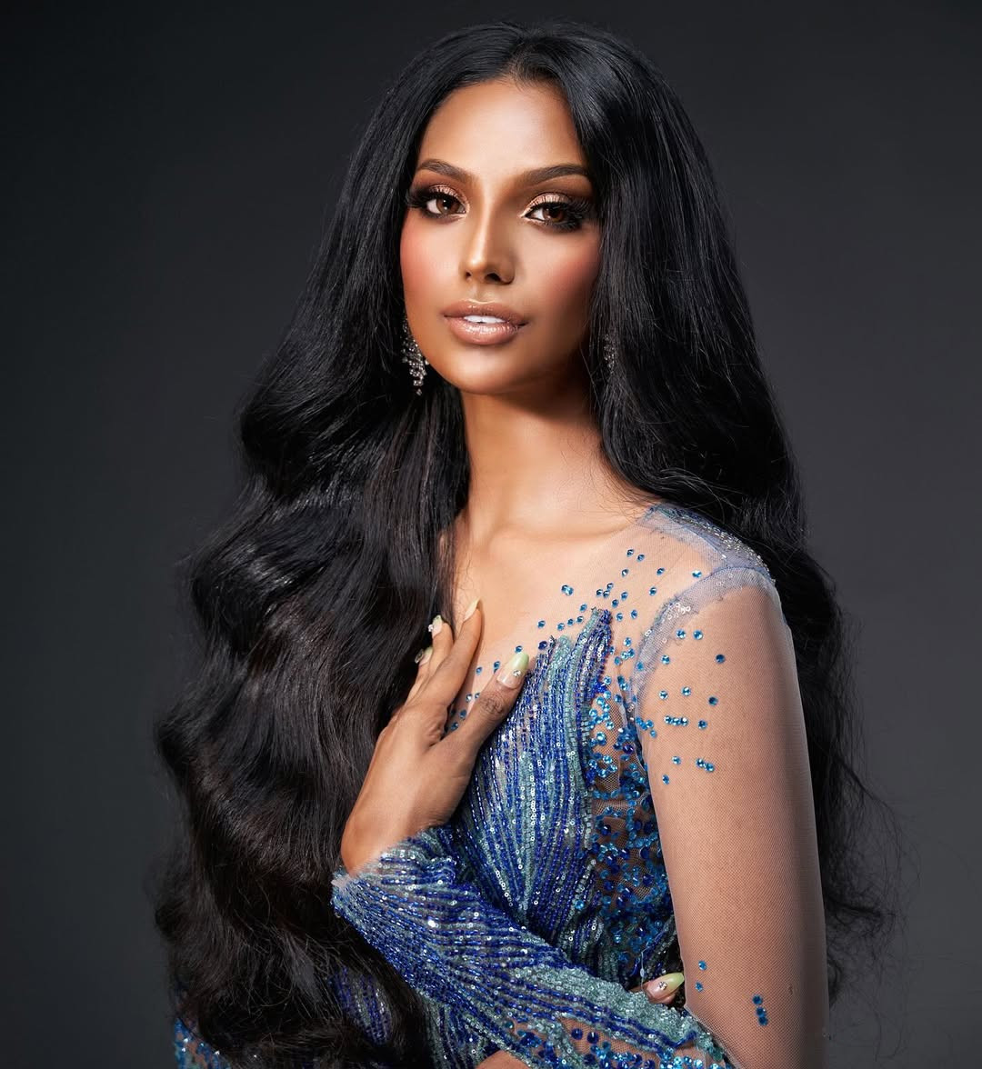 Trong thời gian tham gia Miss Charm 2024 ở Việt Nam, người đẹp có dịp tham quan nhiều địa điểm nổi tiếng tại TPHCM, thưởng thức các món ăn đặc trưng như phở, chả cá Hà Nội, cà phê...