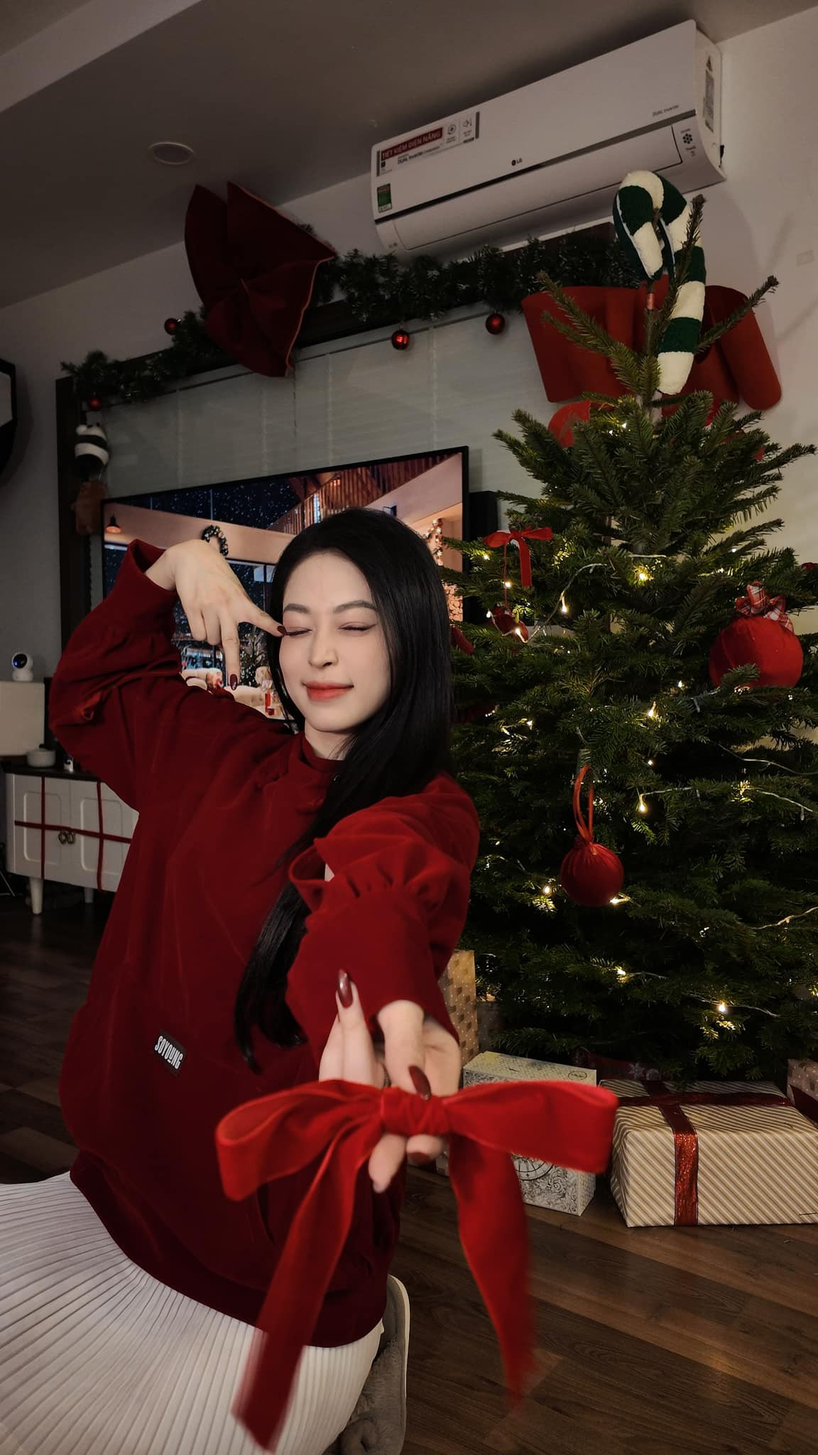 Năm nay, Phương Nga và chồng là diễn viên Bình An đón Giáng sinh đúng dịp chuyển vào TPHCM sinh sống, làm việc nên người đẹp thấy háo hức. Năm nay, Phương Nga và chồng là diễn viên Bình An đón Giáng sinh đúng dịp chuyển vào TPHCM sinh sống, làm việc nên người đẹp thấy háo hức.