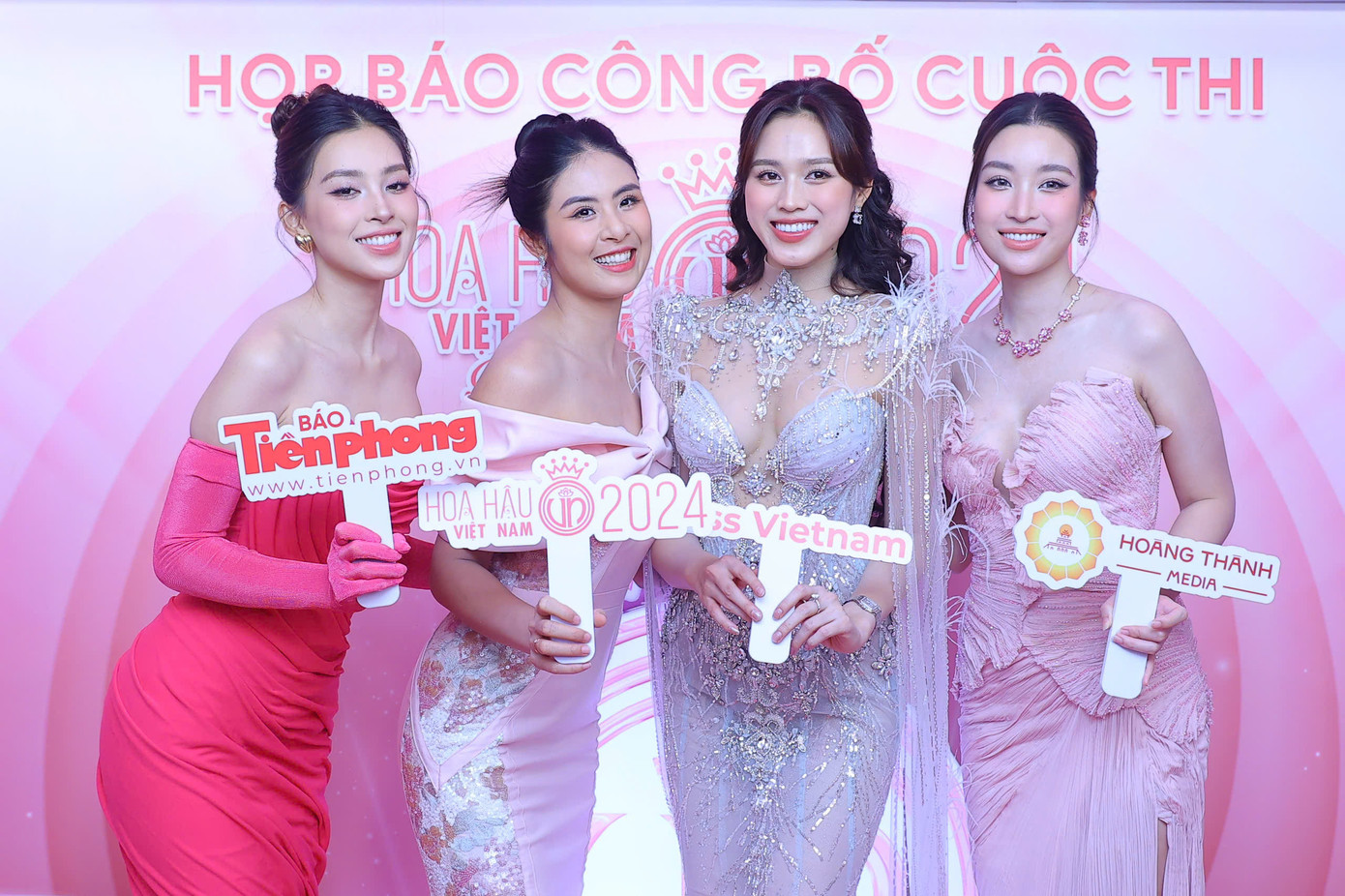 Hoa hậu Việt Nam là cuộc thi sắc đẹp duy nhất do một tờ báo có uy tín, cơ quan ngôn luận của Trung ương Đoàn Thanh niên Cộng sản Hồ Chí Minh, tổ chức. Đây là điểm khác biệt tiên quyết tạo ra sự khác biệt của cuộc thi Hoa hậu Việt Nam đối với những cuộc thi sắc đẹp khác.