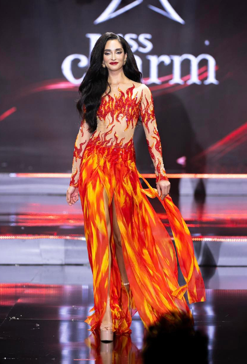 Đại diện El Salvador - Alejandra Guajardo - cũng gây chú ý ở khu vực châu Mỹ. Cô cao 1,68 m với số đo ba vòng 84-64-92 cm. Alejandra là doanh nhân, thích đi du lịch, đã đặt chân đến hơn 50 quốc gia.