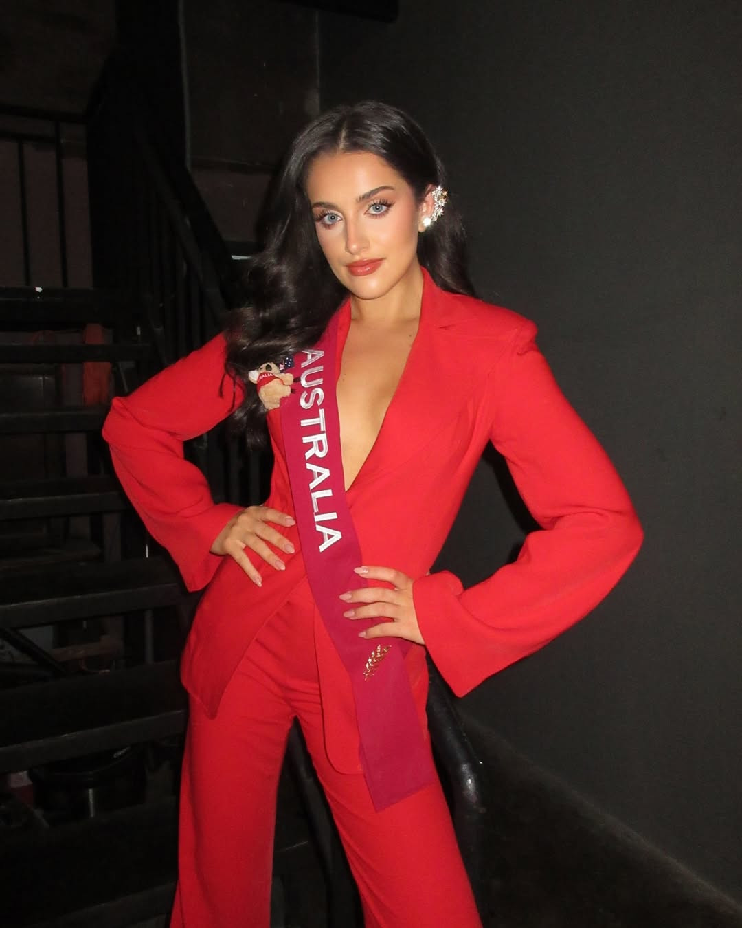 Alana Deutsher-Moore cũng được đánh giá cao về khả năng ứng xử. Trong chung kết, cô nhận được câu hỏi: "Bạn có tin rằng giáo dục giải quyết vấn đề bất bình đẳng xã hội?". Người đẹp cho rằng giáo dục là công cụ để tạo dựng sự đoàn kết và là chìa khóa trong cuộc sống để mỗi người trở nên tốt đẹp hơn. "Khi có giáo dục, chúng ta có thể hướng ra thế giới và chinh phục được những khó khăn trong cuộc sống", cô nói.