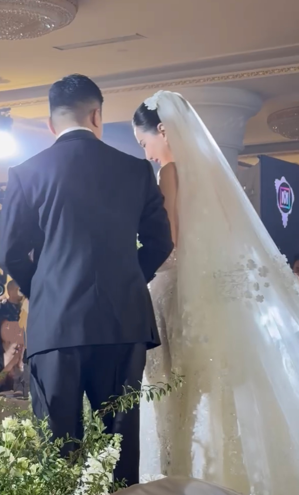 Hình ảnh Mai Ngọc và chồng trong đám cưới hôm 27/12.