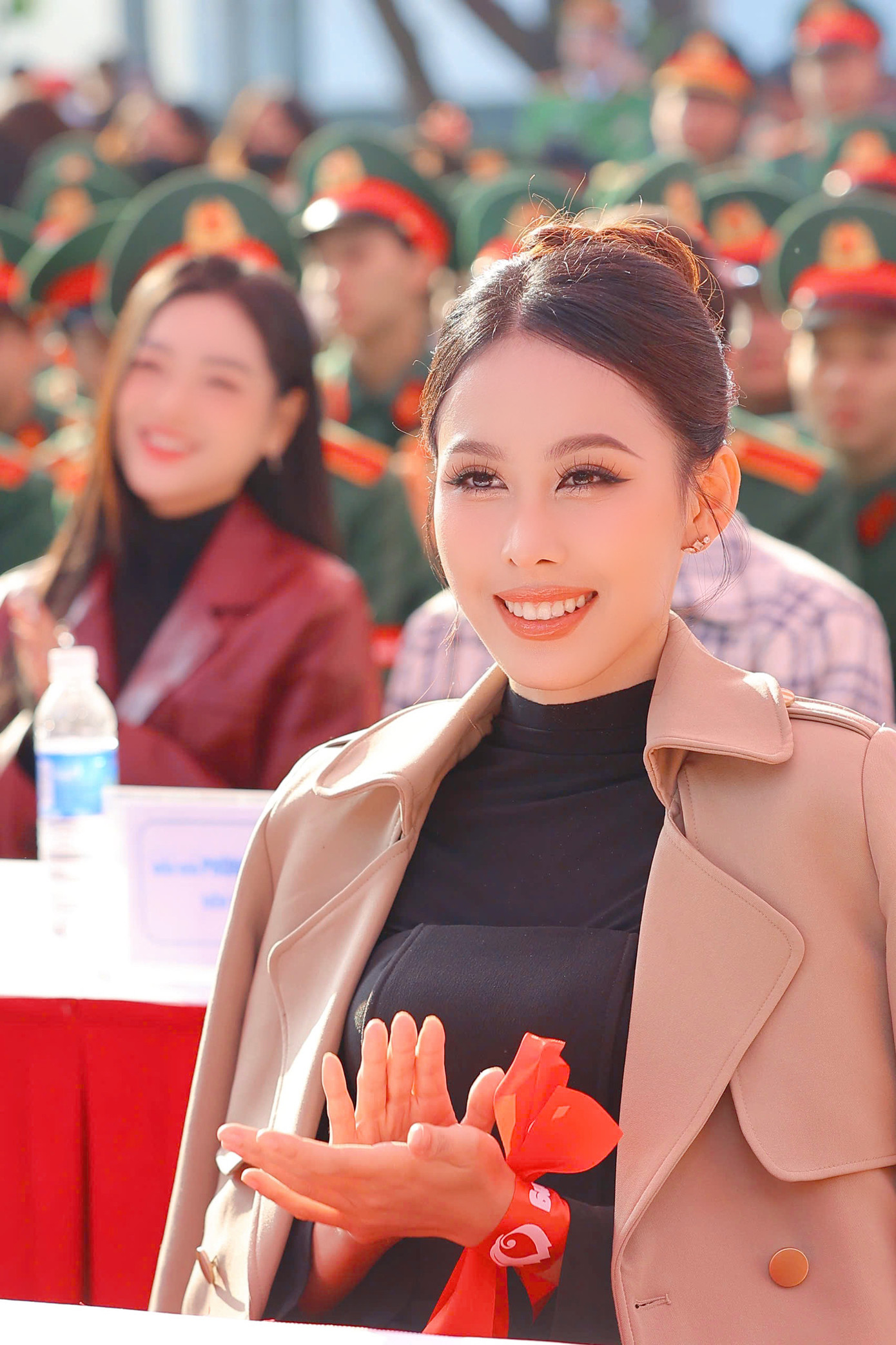 Á hậu Ngọc Hằng diện trang phục thanh lịch khi dự lễ phát động. Cô đã đồng hành cùng Chủ Nhật Đỏ hai lần sau khi giành ngôi á hậu 2 Hoa hậu Việt Nam 2022.